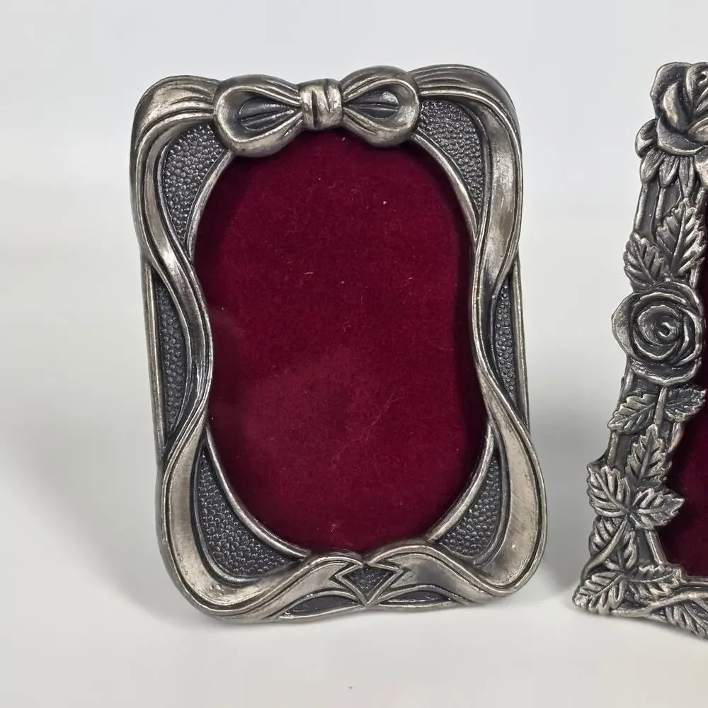 ORNATE SILVER‑TONE MINI FRAMES – VELVET LINED – VINTAGE DECORATIVE SET OF 2